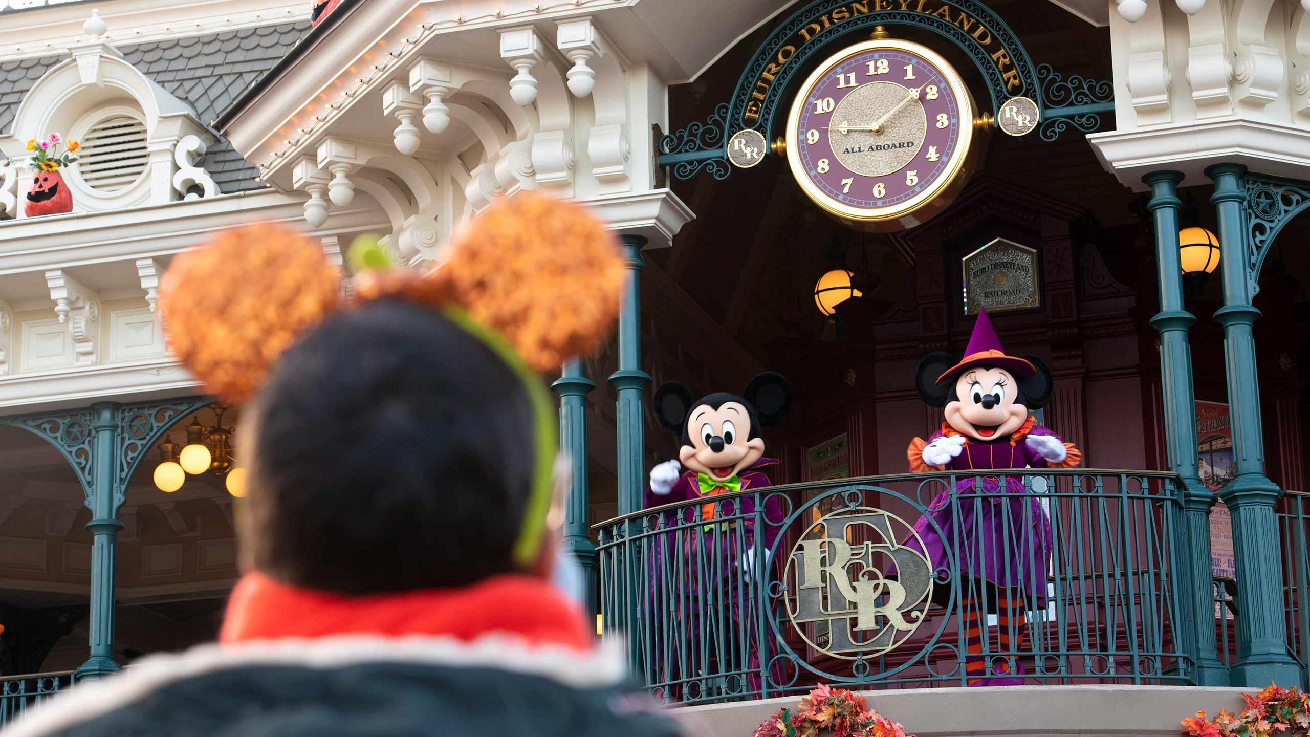 n034422 2027sep25 world set welcome festival halloween disney 2020 mickey minnie main street 16 9 tcm808 226246p 1