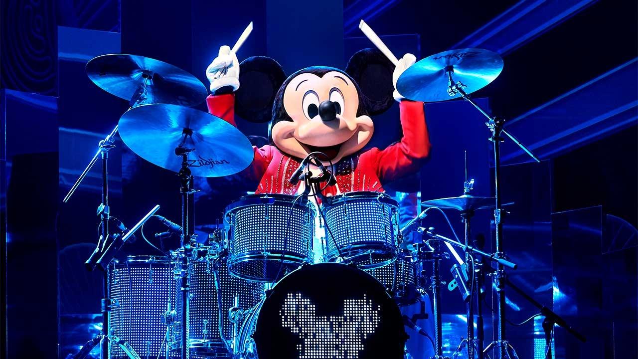 n030644 2025nov09 world mickey christmas big band